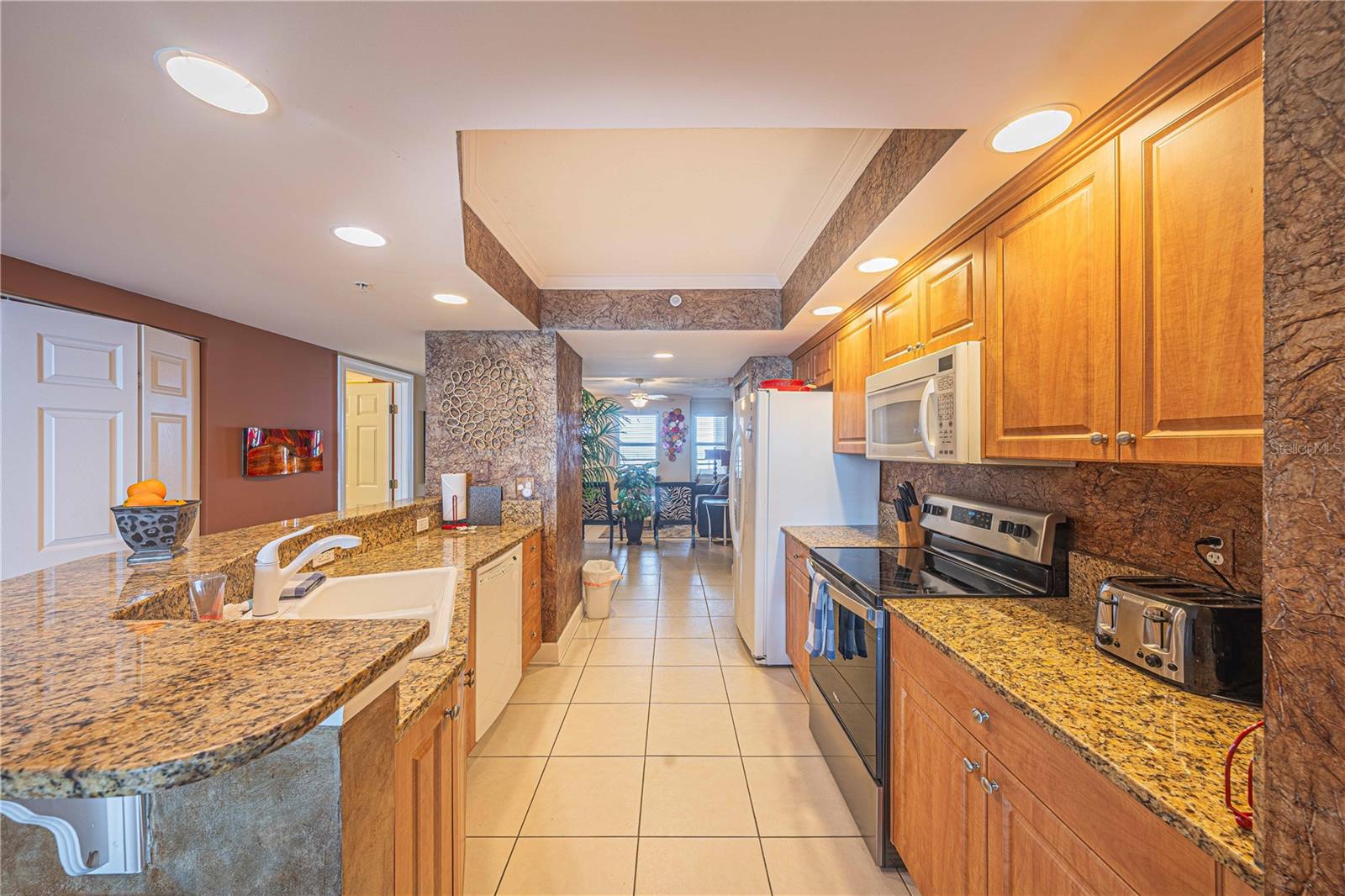 DIMUCCI TWIN TOWERS N & S - Residential