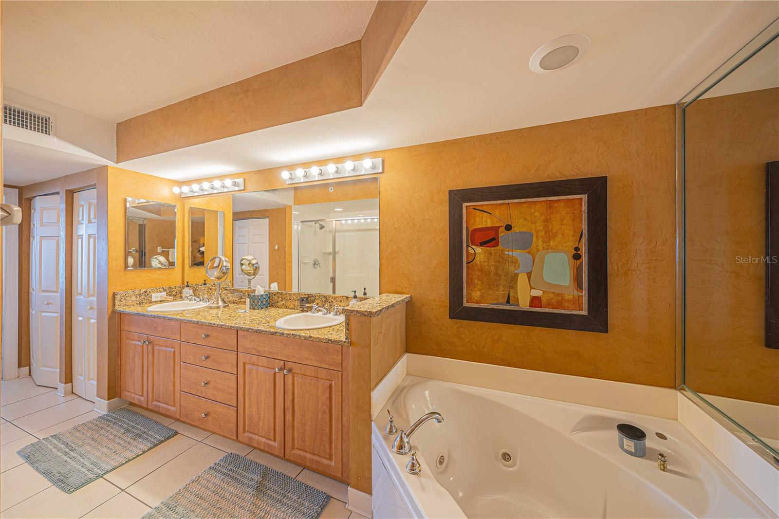 DIMUCCI TWIN TOWERS N & S - Residential