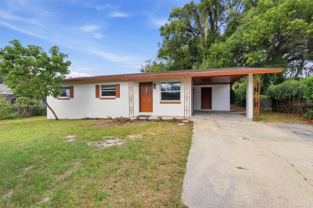 Photo of 225 W Volusia Avenue, Deland, FL 32720 (MLS # V4946885)