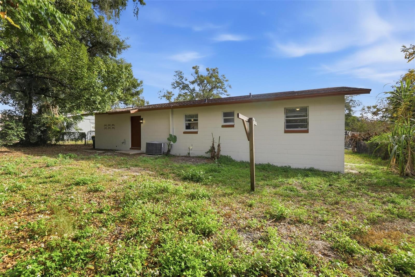DELAND 01 BLK 198 - Residential