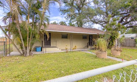 Photo of 2029 Palm Terrace, Sarasota, FL 34231 (MLS # A4632179)