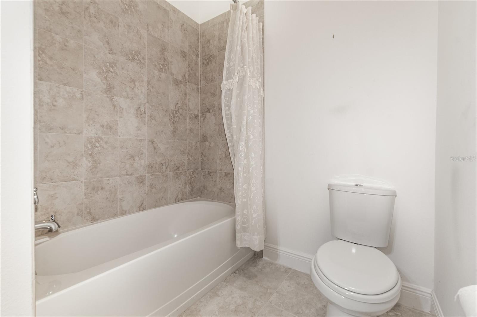 TWIN LAKES PH 1 - Residential