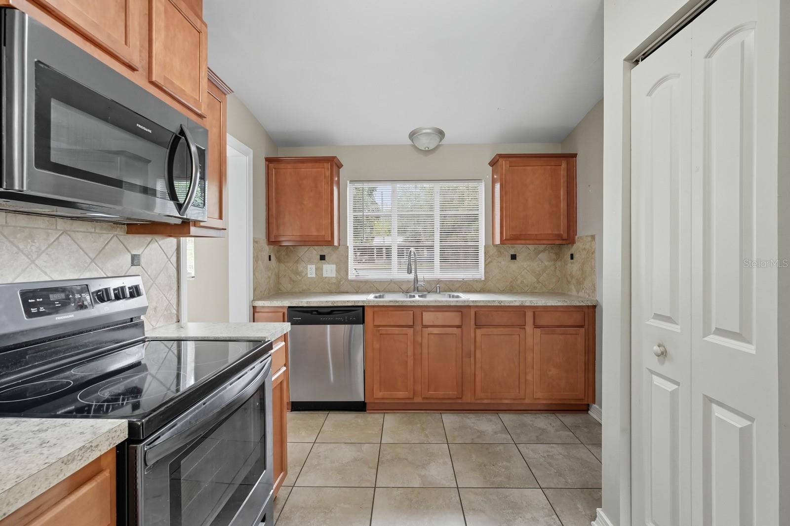 LAKEVIEW HIGHLANDS - Residential