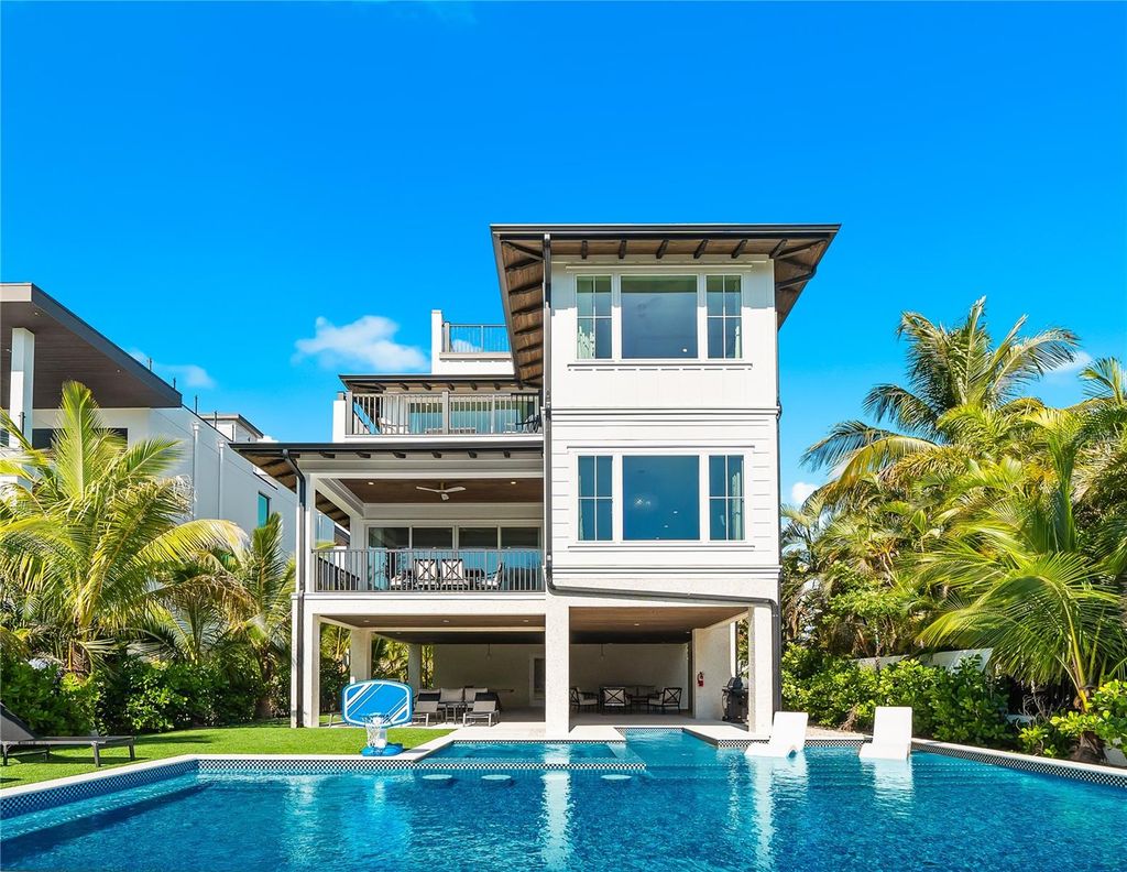 Photo of 551 S Washington Drive, Sarasota, FL 34236 (MLS # A4668634)