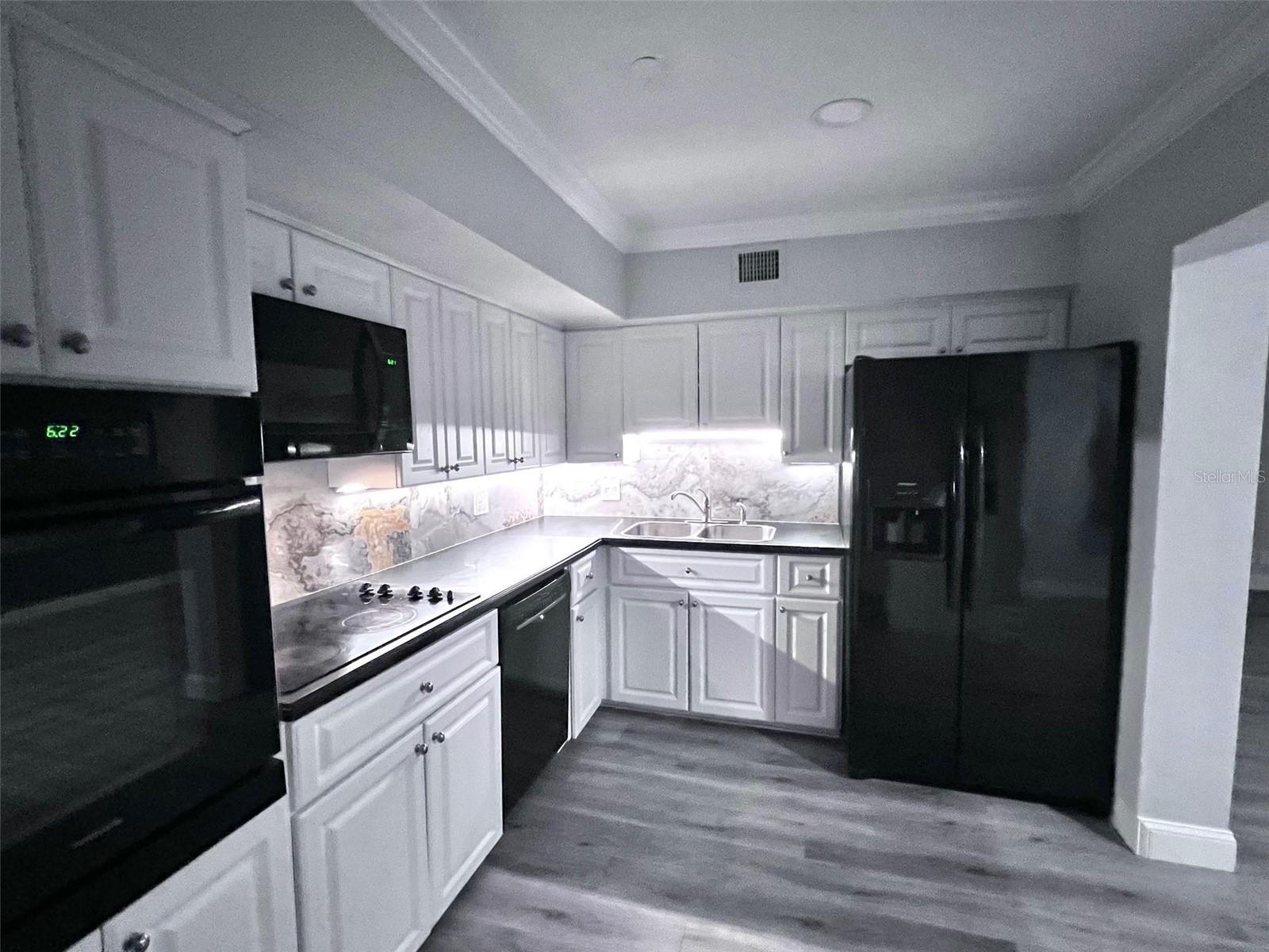 ON TOP OF THE WORLD - Residential Lease