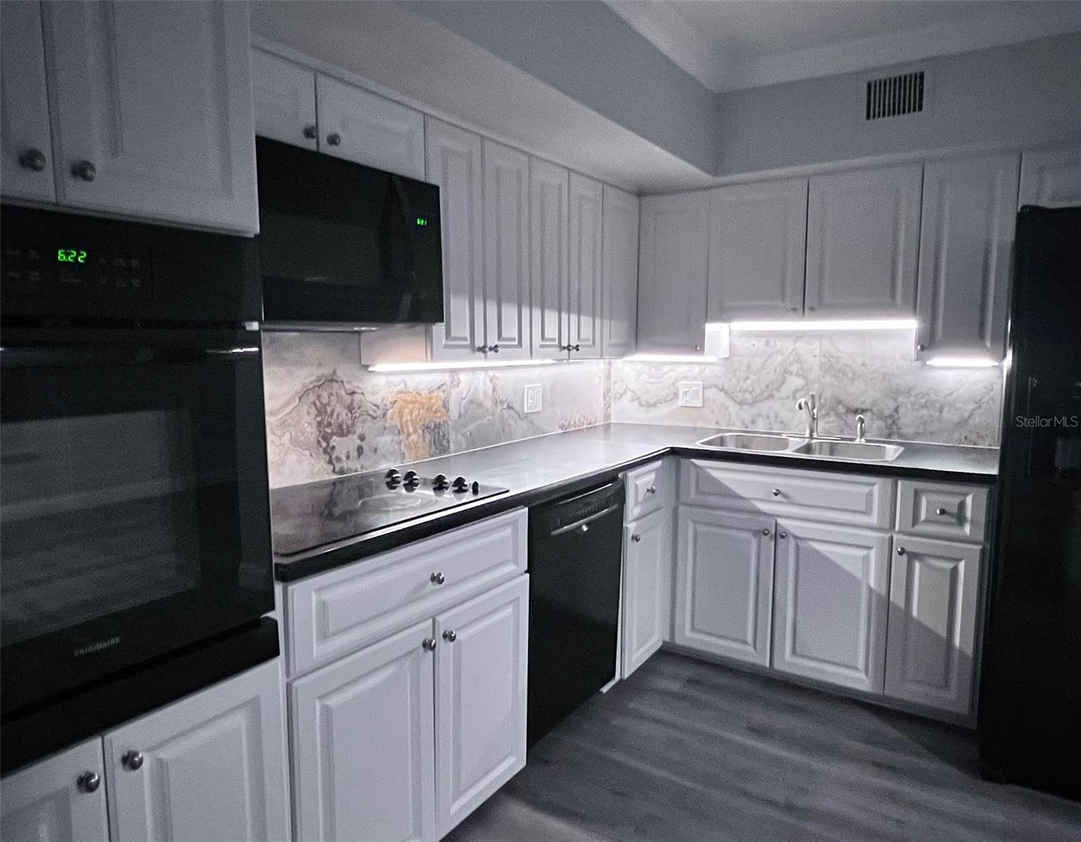 ON TOP OF THE WORLD - Residential Lease