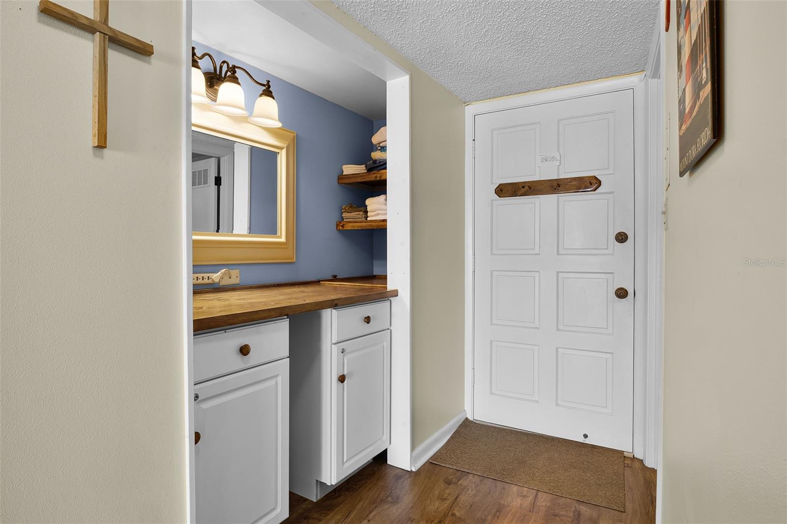 MOUNT DORA VILLA DORA CONDO UNIT 01 - Residential