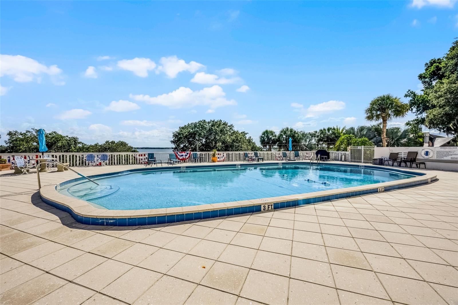 MOUNT DORA VILLA DORA CONDO UNIT 01 - Residential