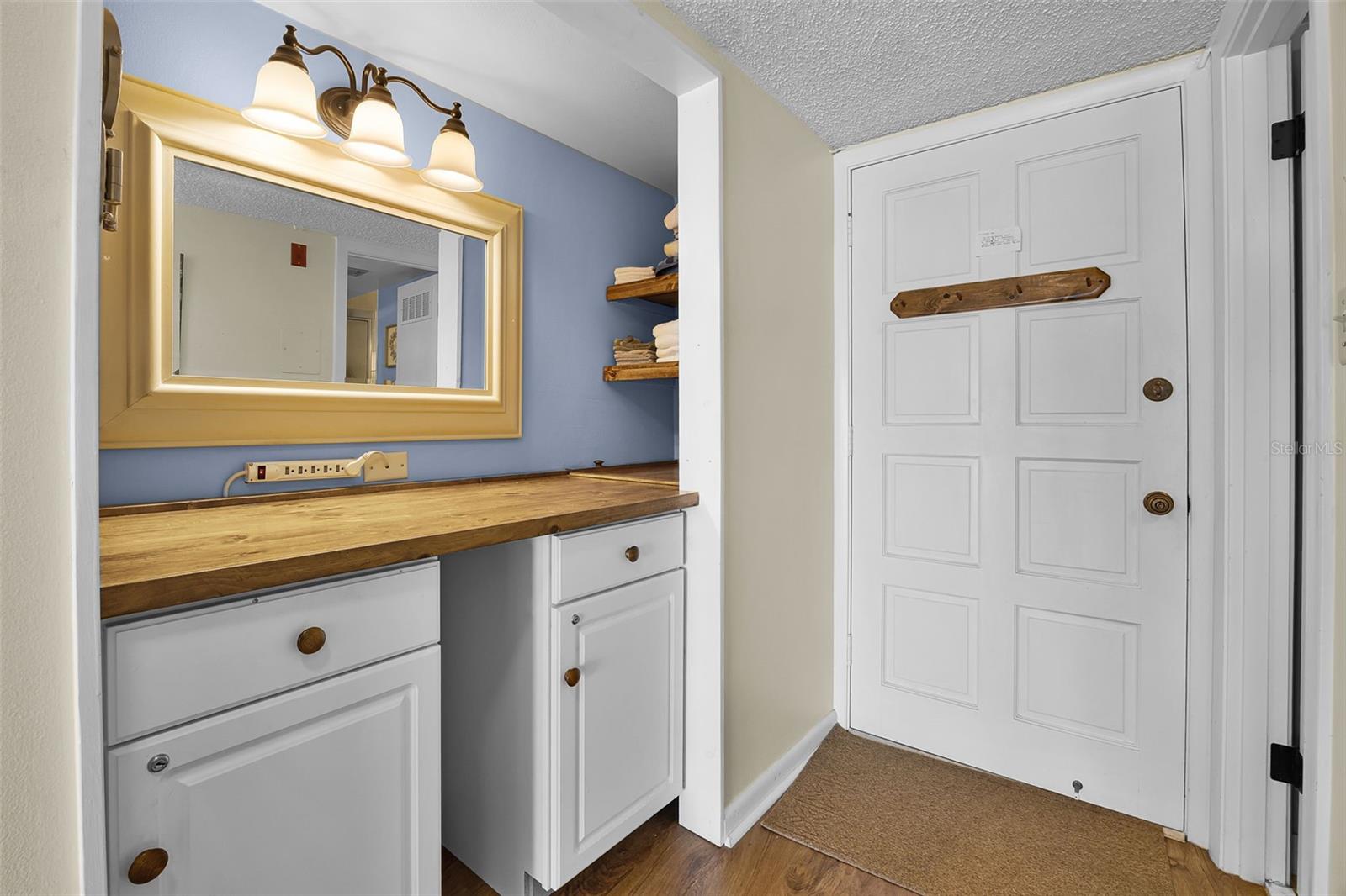 MOUNT DORA VILLA DORA CONDO UNIT 01 - Residential