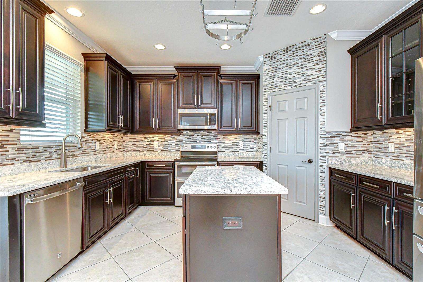 WATERSTONE LAKES - Residential