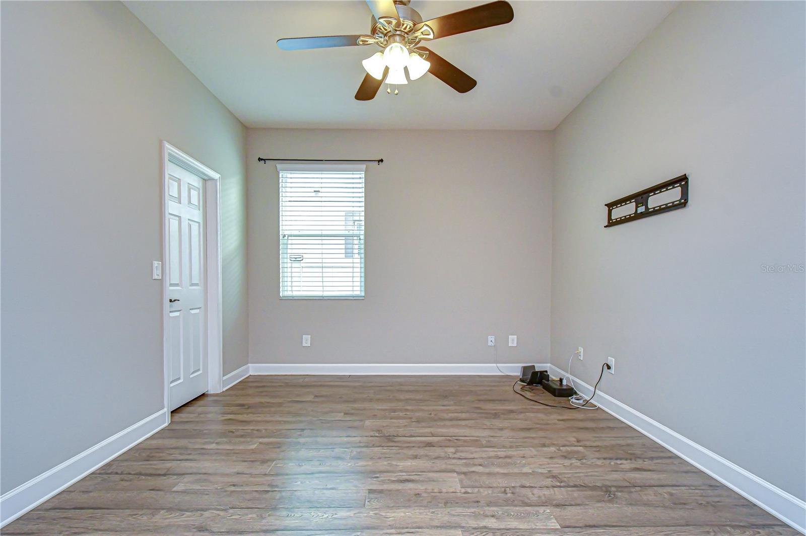 WATERSTONE LAKES - Residential