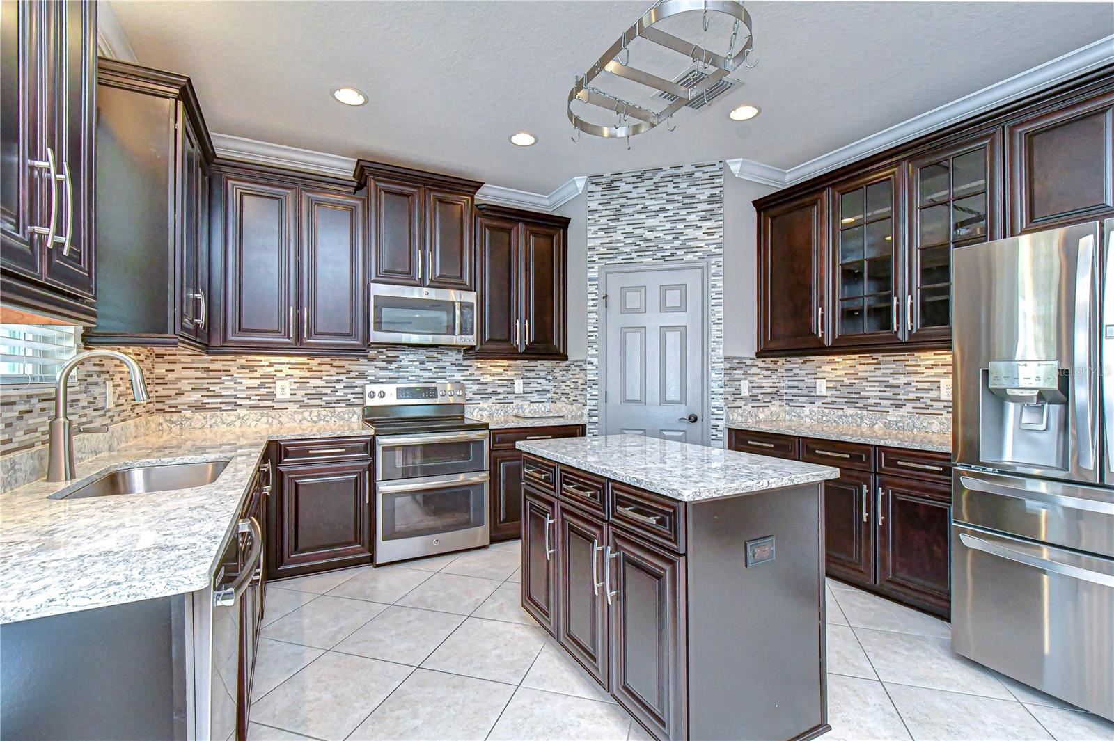 WATERSTONE LAKES - Residential