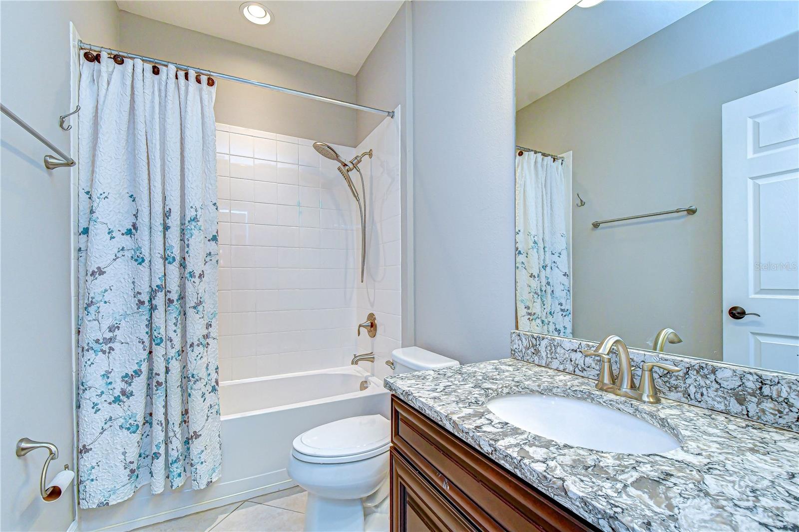 WATERSTONE LAKES - Residential