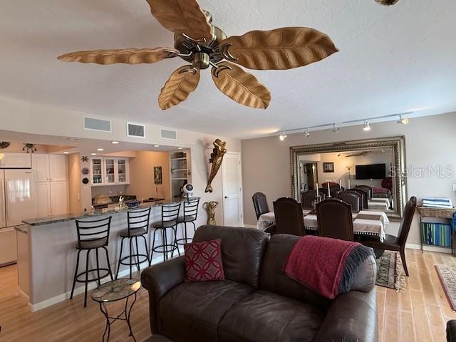 BEACH HARBOR CLUB - Residential Lease