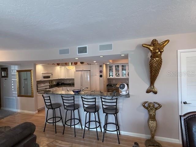 BEACH HARBOR CLUB - Residential Lease