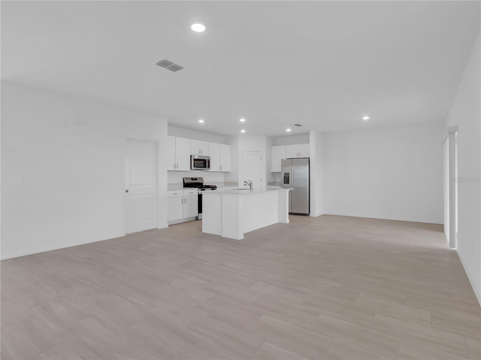 PROSPERITY LAKES - Residential Lease