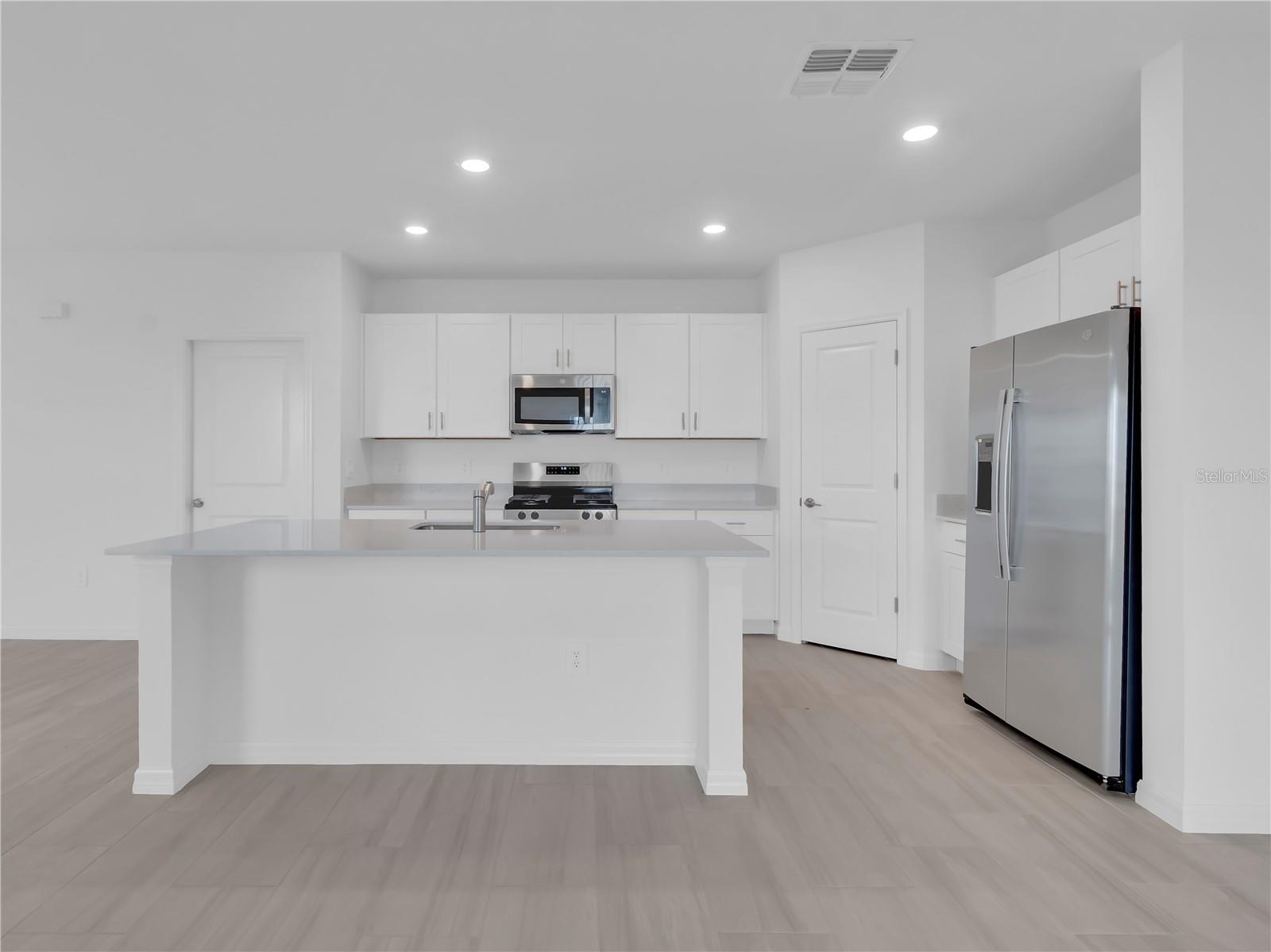 PROSPERITY LAKES - Residential Lease