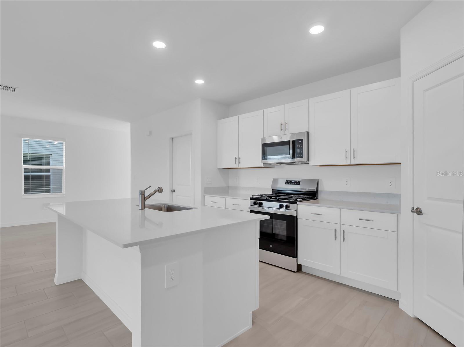 PROSPERITY LAKES - Residential Lease