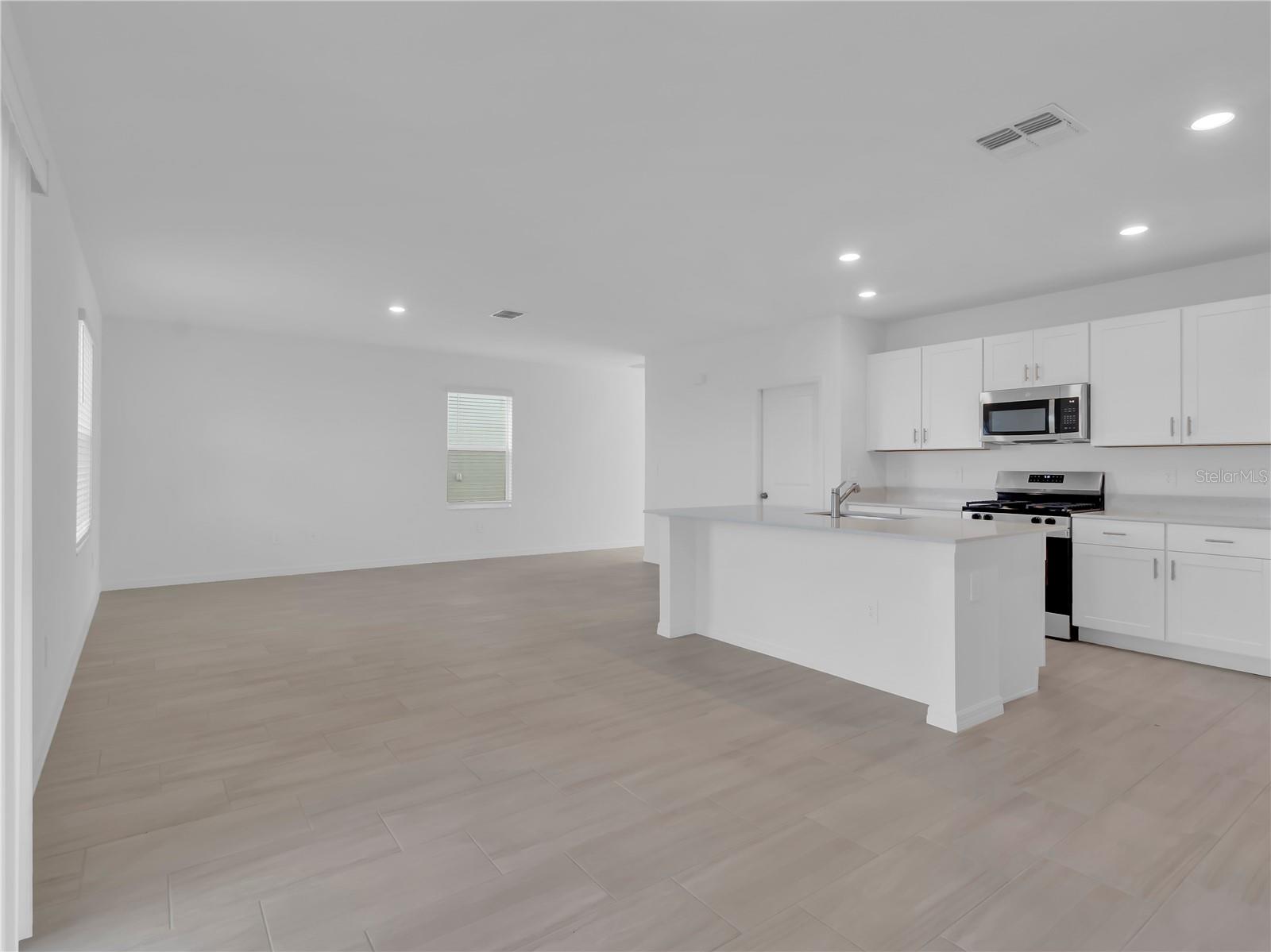 PROSPERITY LAKES - Residential Lease