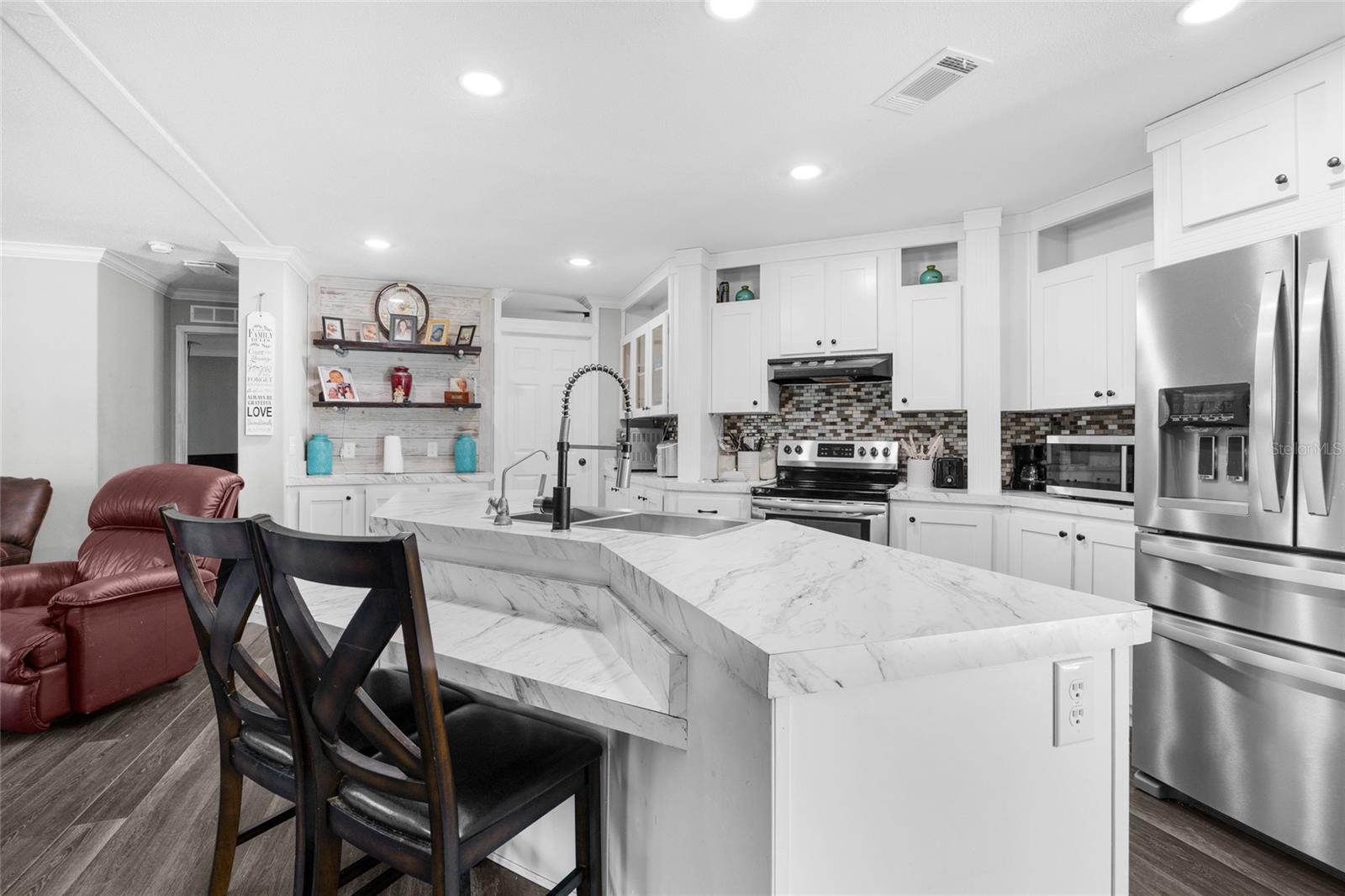 272 SW OLD NIBLACK AVENUE