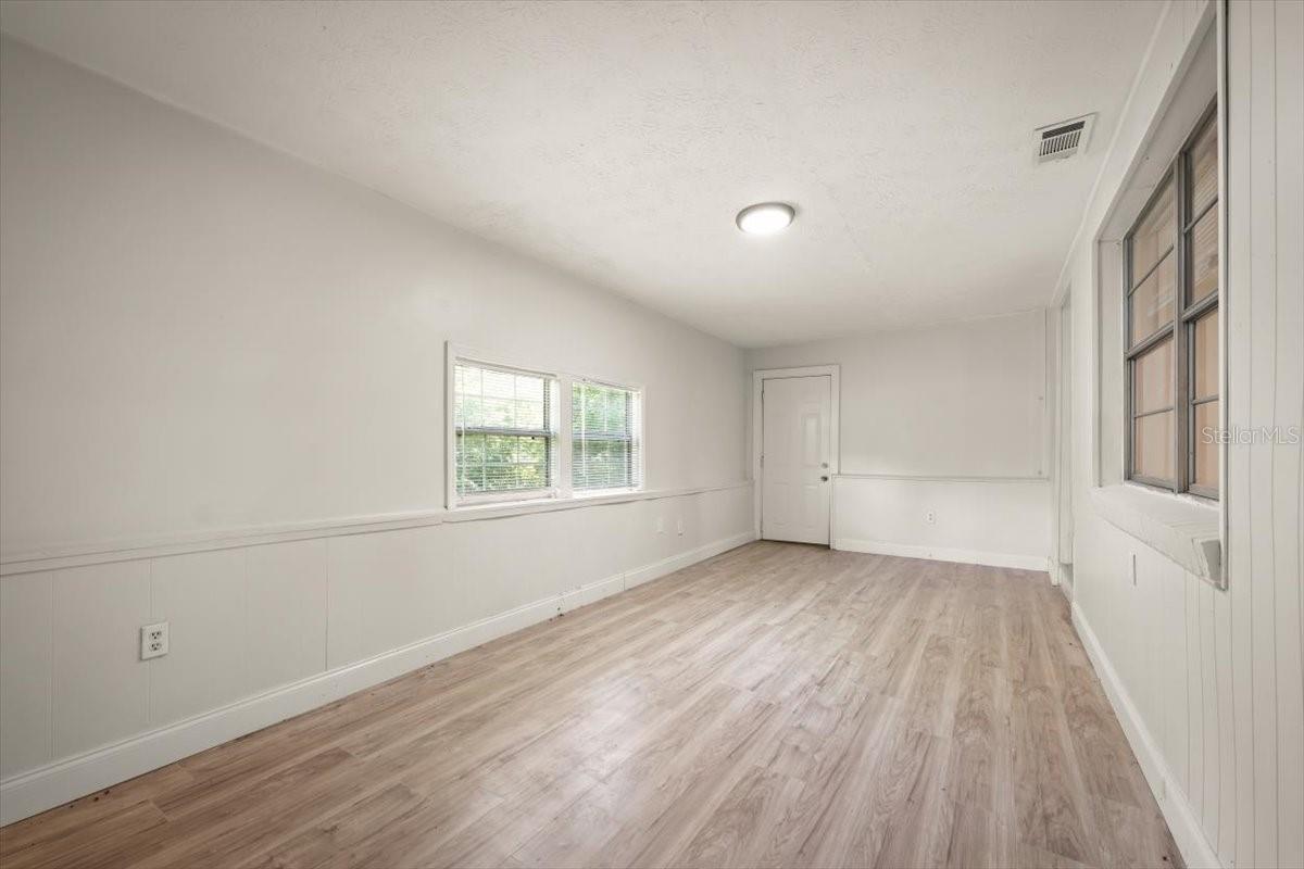 LINCOLN VILLAS - Residential