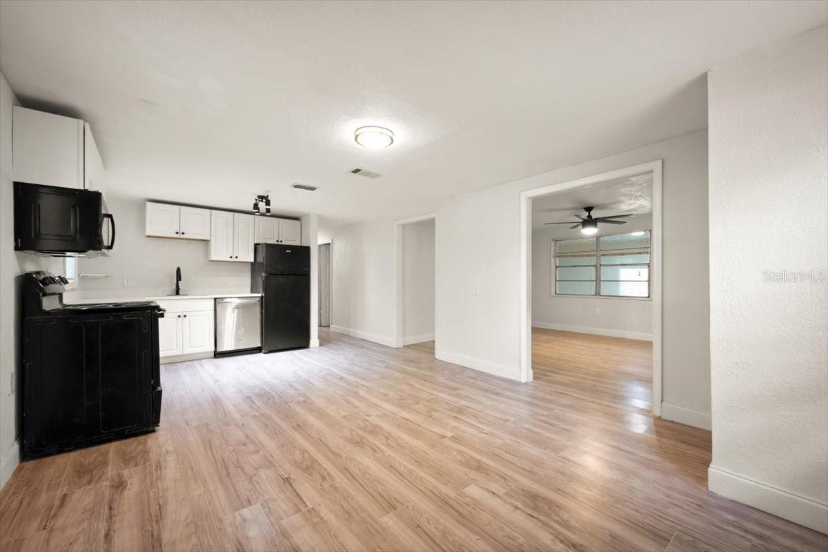 LINCOLN VILLAS - Residential