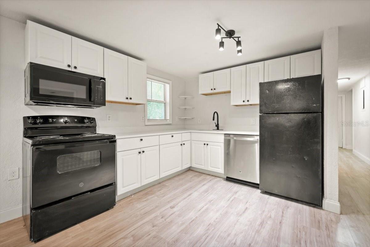 LINCOLN VILLAS - Residential