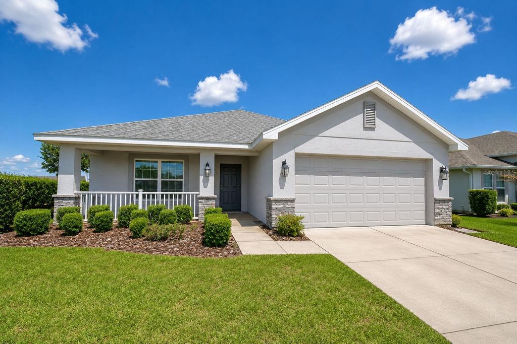 Photo of 836 Vienna Drive, Winter Haven, FL 33884 (MLS # L4962097)