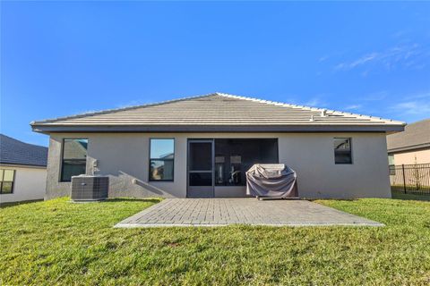 A home in AUBURNDALE