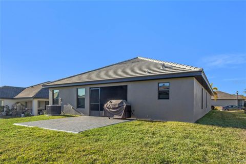 A home in AUBURNDALE