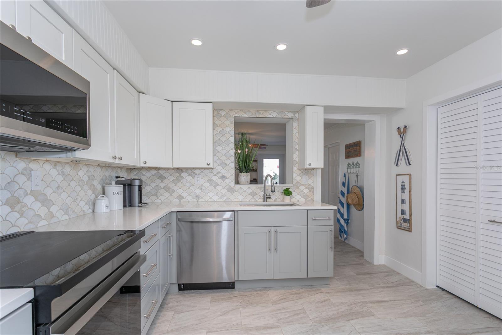 SOUTH VENICE - Residential