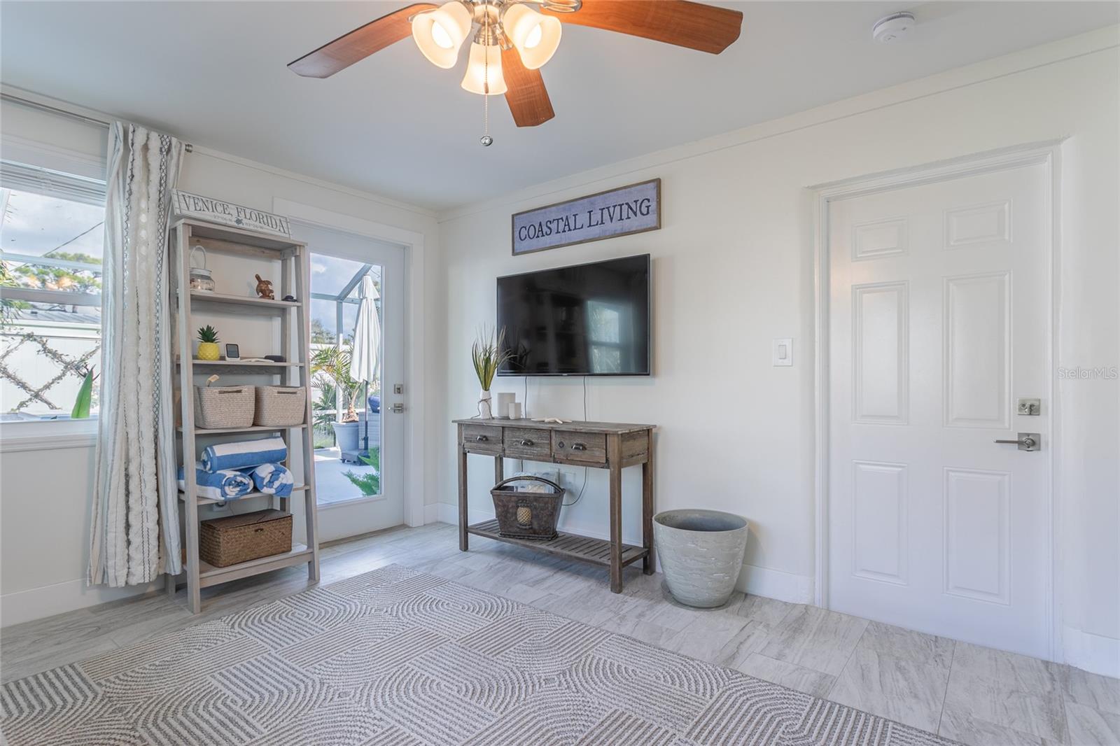 SOUTH VENICE - Residential