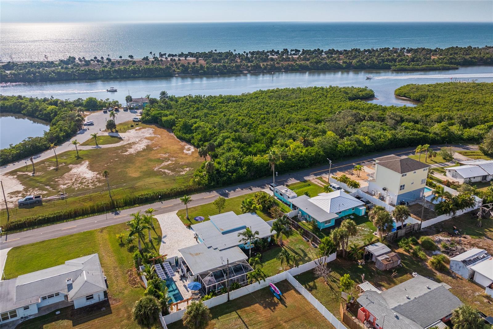 SOUTH VENICE - Residential