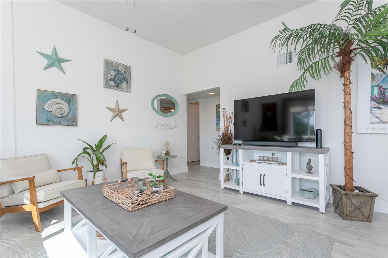 SOUTH VENICE - Residential