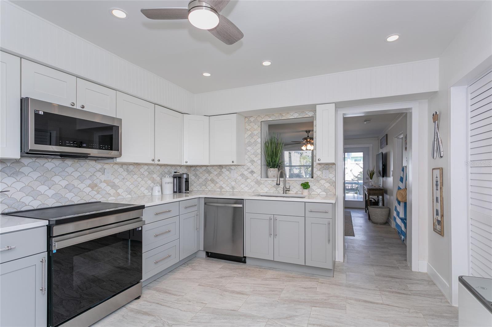 SOUTH VENICE - Residential