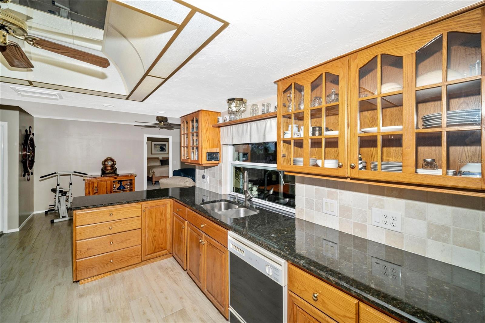 MAGNOLIA MANOR RIVER SEC - Residential