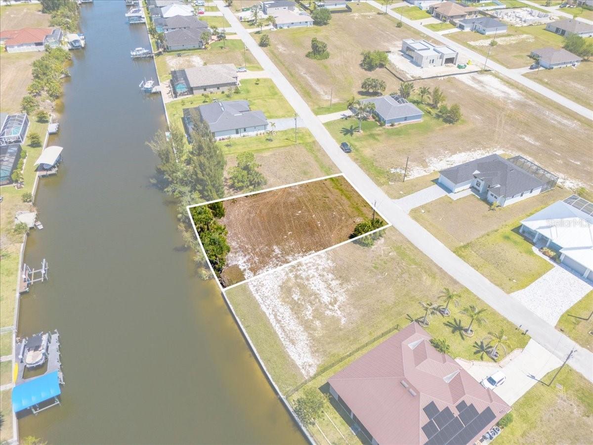 CAPE CORAL - Land