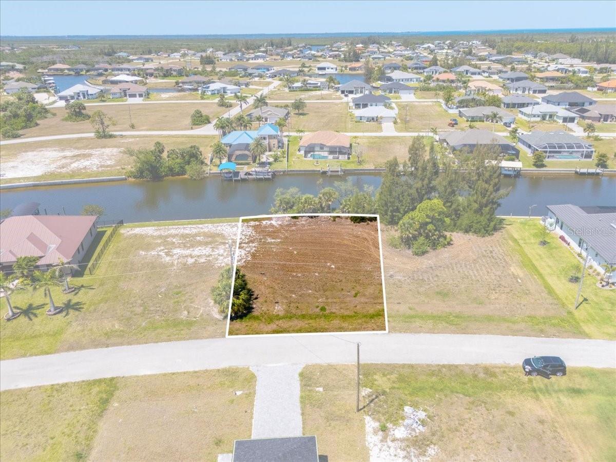 CAPE CORAL - Land
