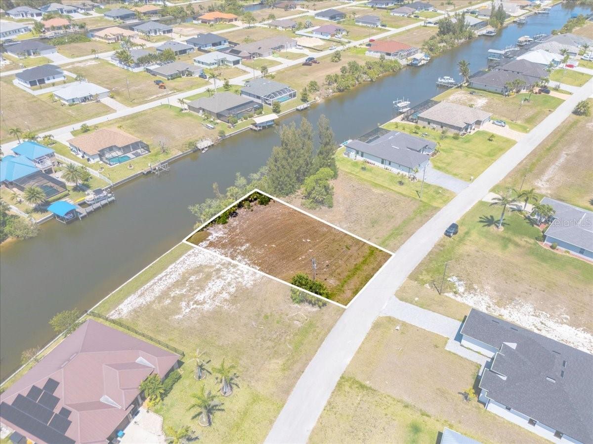 CAPE CORAL - Land