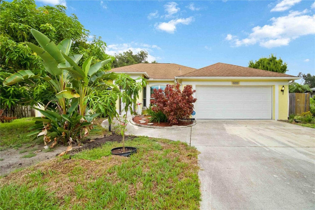 Photo of 5631 Bent Oak Drive, Sarasota, FL 34232 (MLS # A4705340)