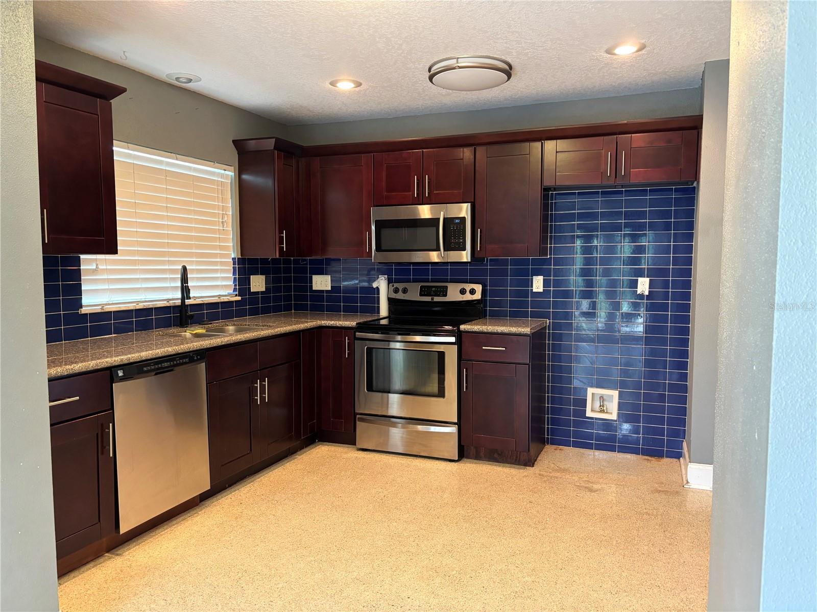 2050 HIGH RIDGE DRIVE