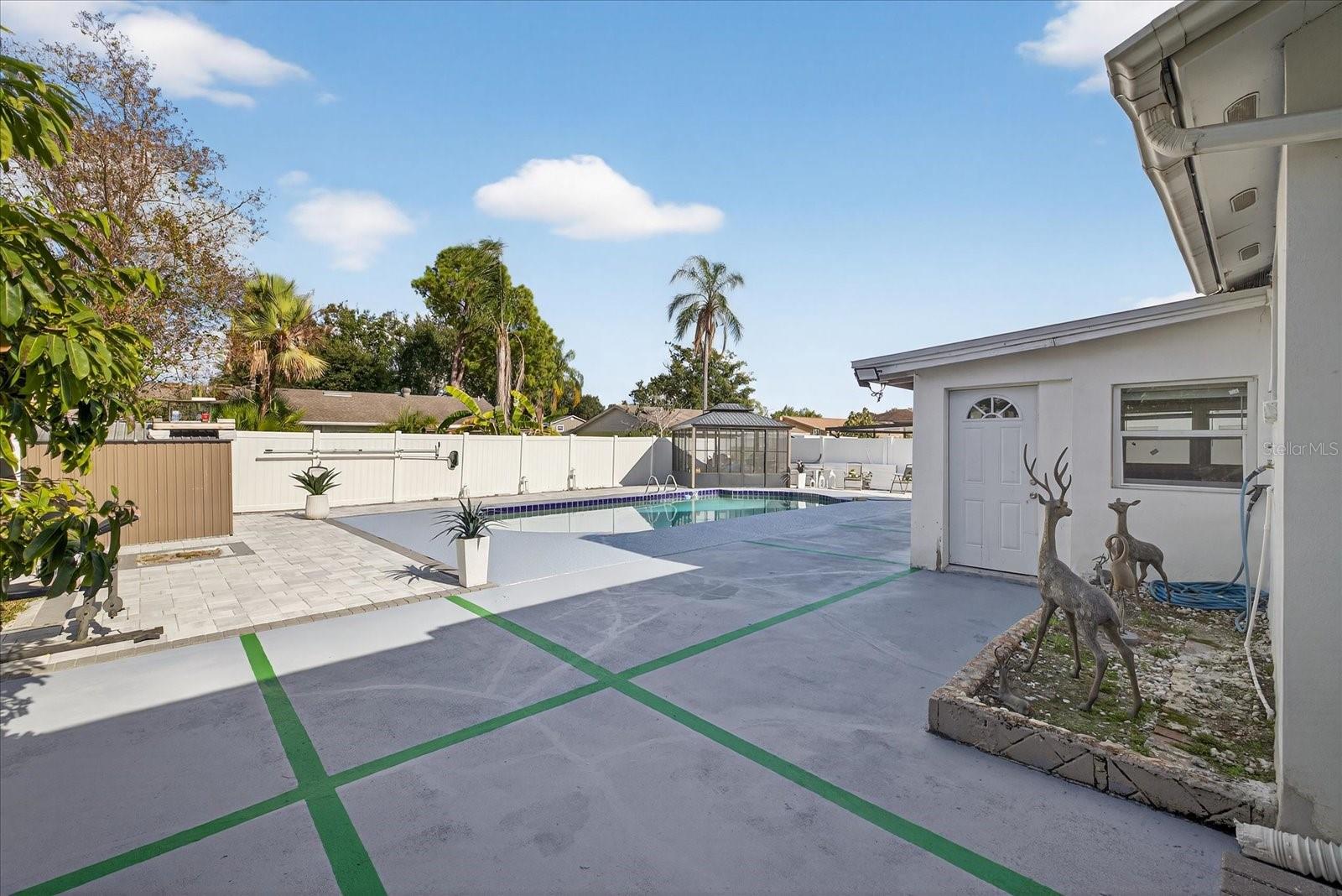 TOWN N COUNTRY - Residential