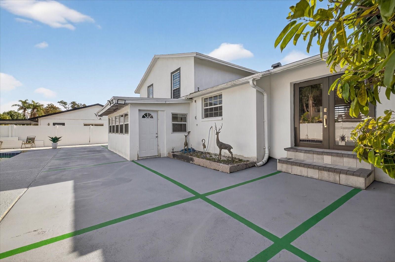 TOWN N COUNTRY - Residential