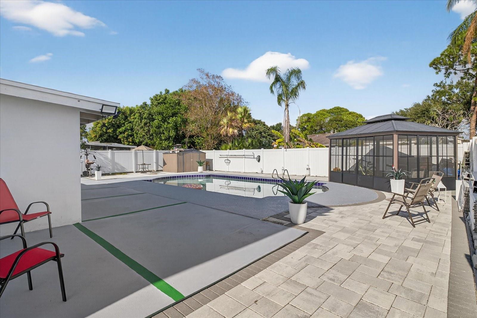 TOWN N COUNTRY - Residential