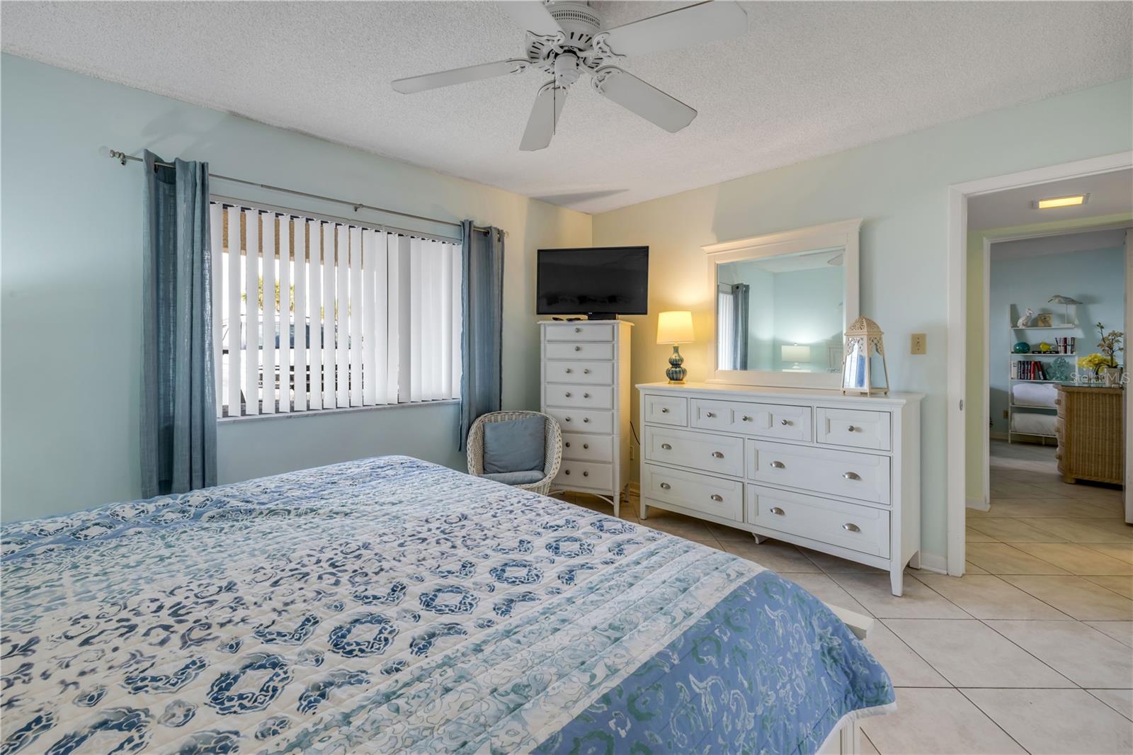 ERROLL SEA CONDO - Residential