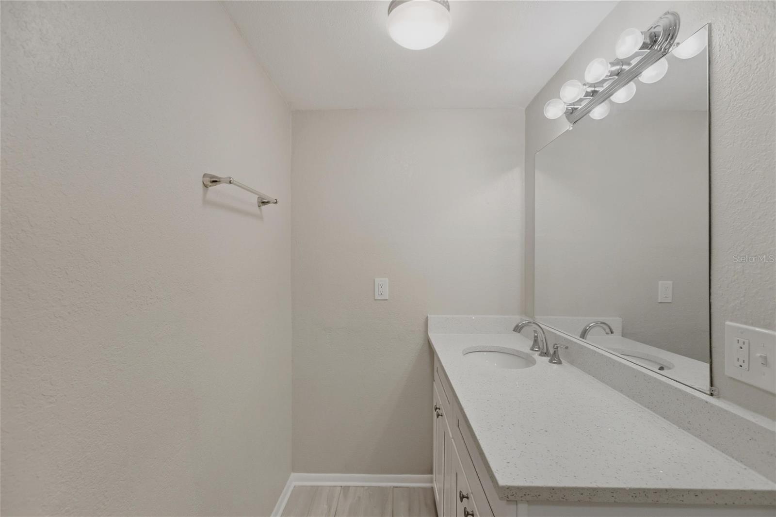 SOUTH VENICE - Residential