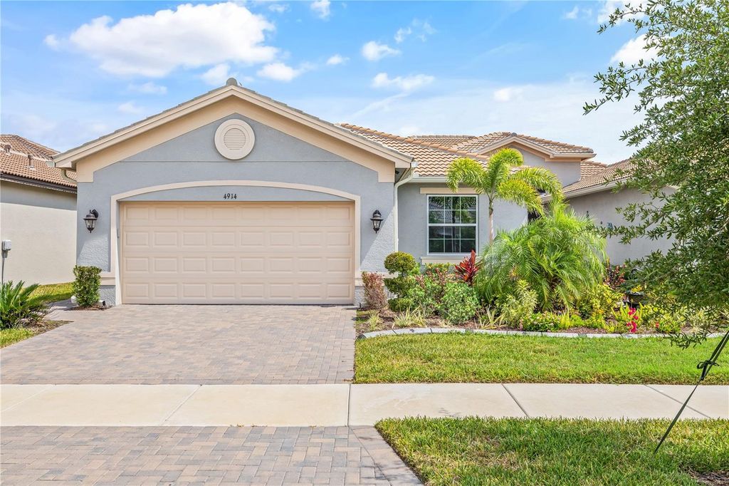 Photo of 4914 Sienna Isles Avenue, Wimauma, FL 33598 (MLS # TB8384113)
