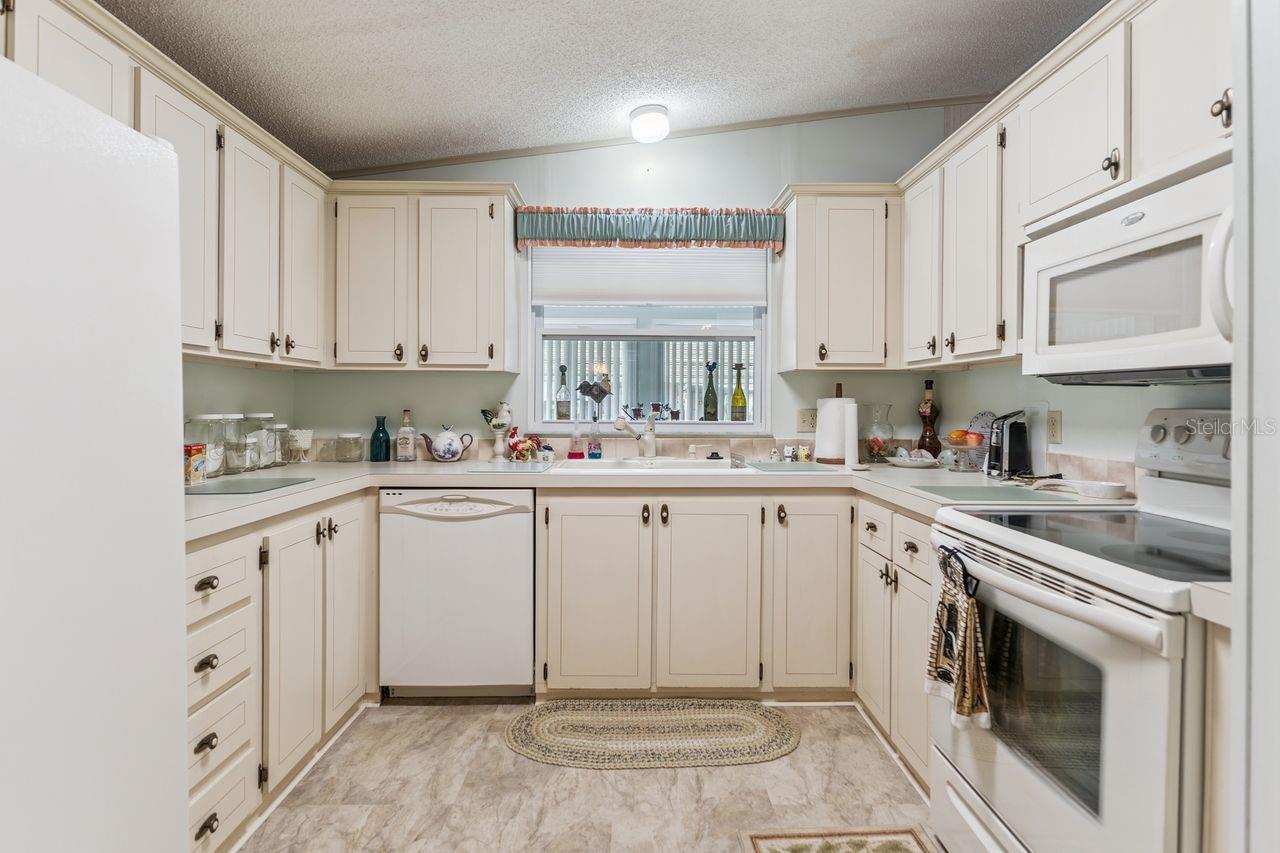 LAKE N GOLF ESTATES ADD - Residential