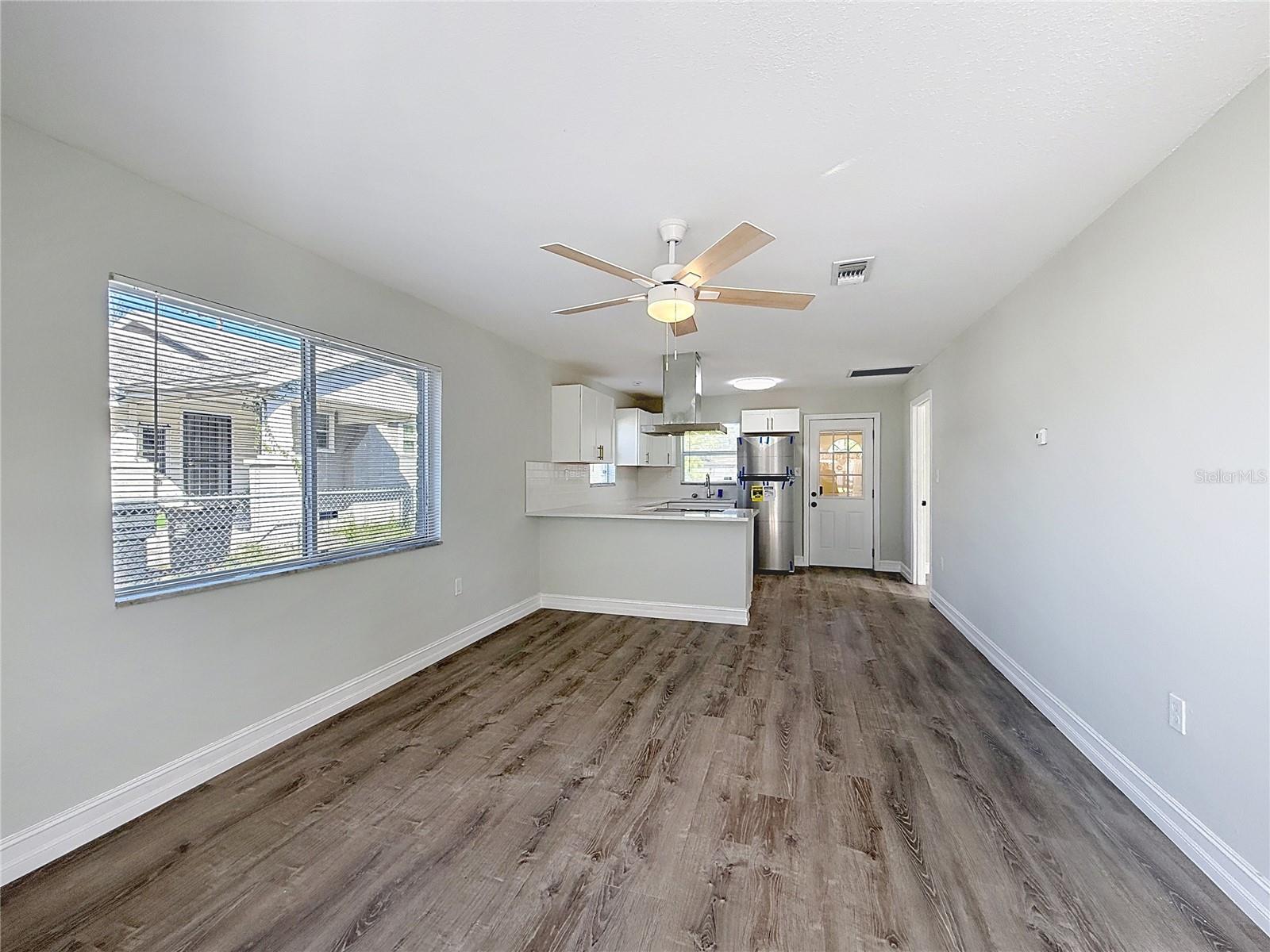2408 E MAGNOLIA STREET