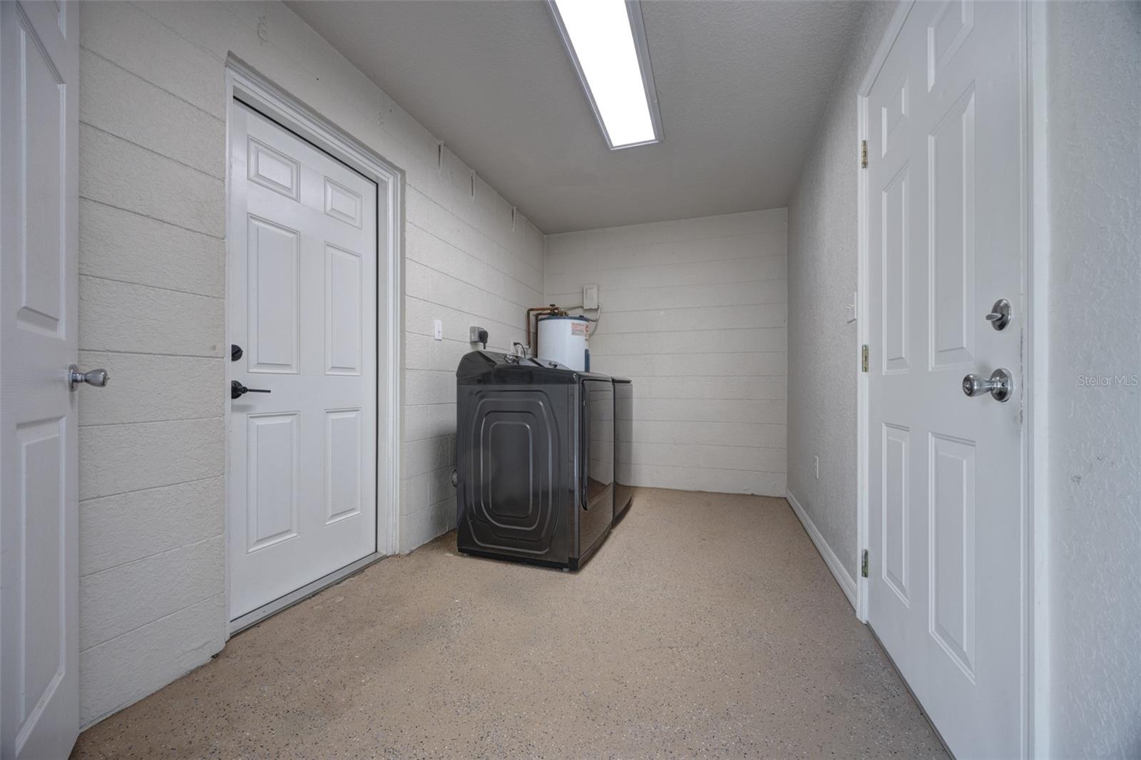 TRIPLE S UNIT 01 - Residential